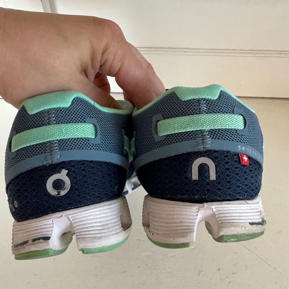 On Cloud women’s mint teal blue running‎ shoes size 7